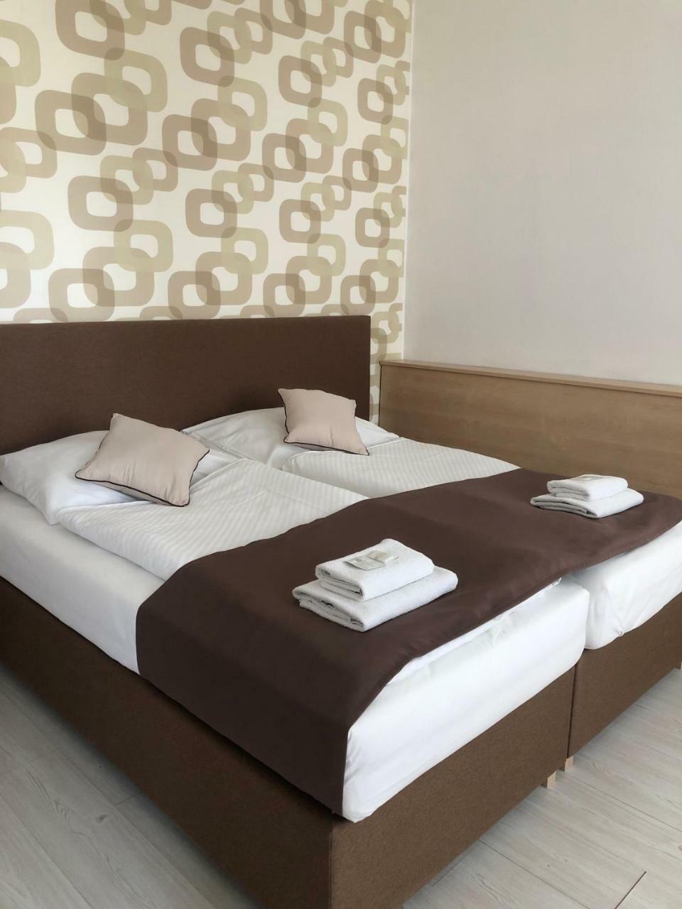 Hotel Ondras Zlín Екстериор снимка