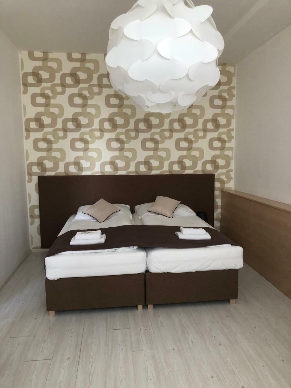 Hotel Ondras Zlín Екстериор снимка