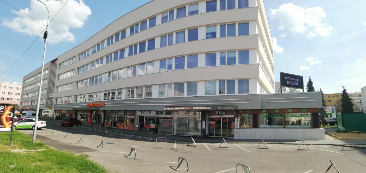 Hotel Ondras Zlín Екстериор снимка