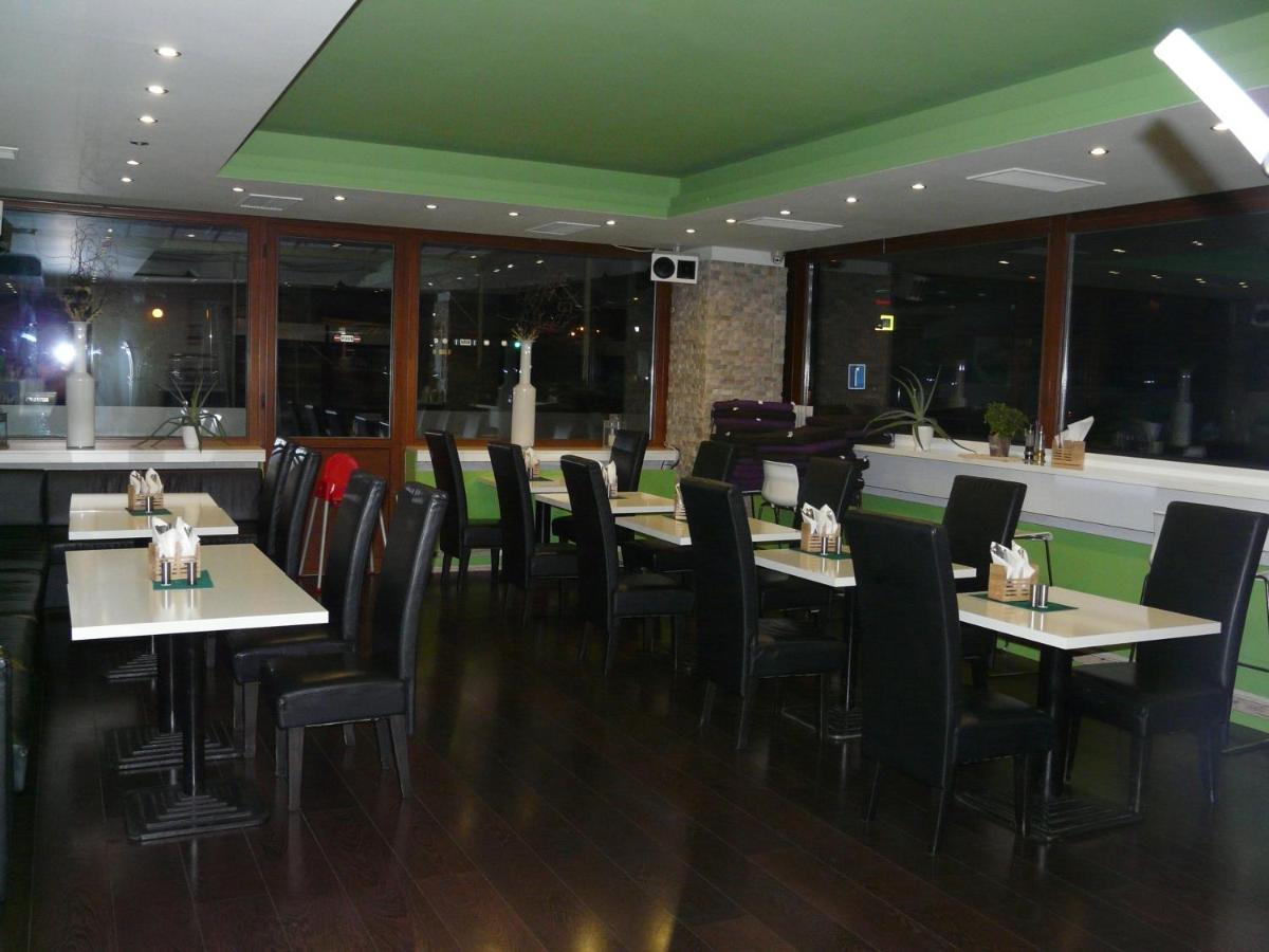 Hotel Ondras Zlín Екстериор снимка